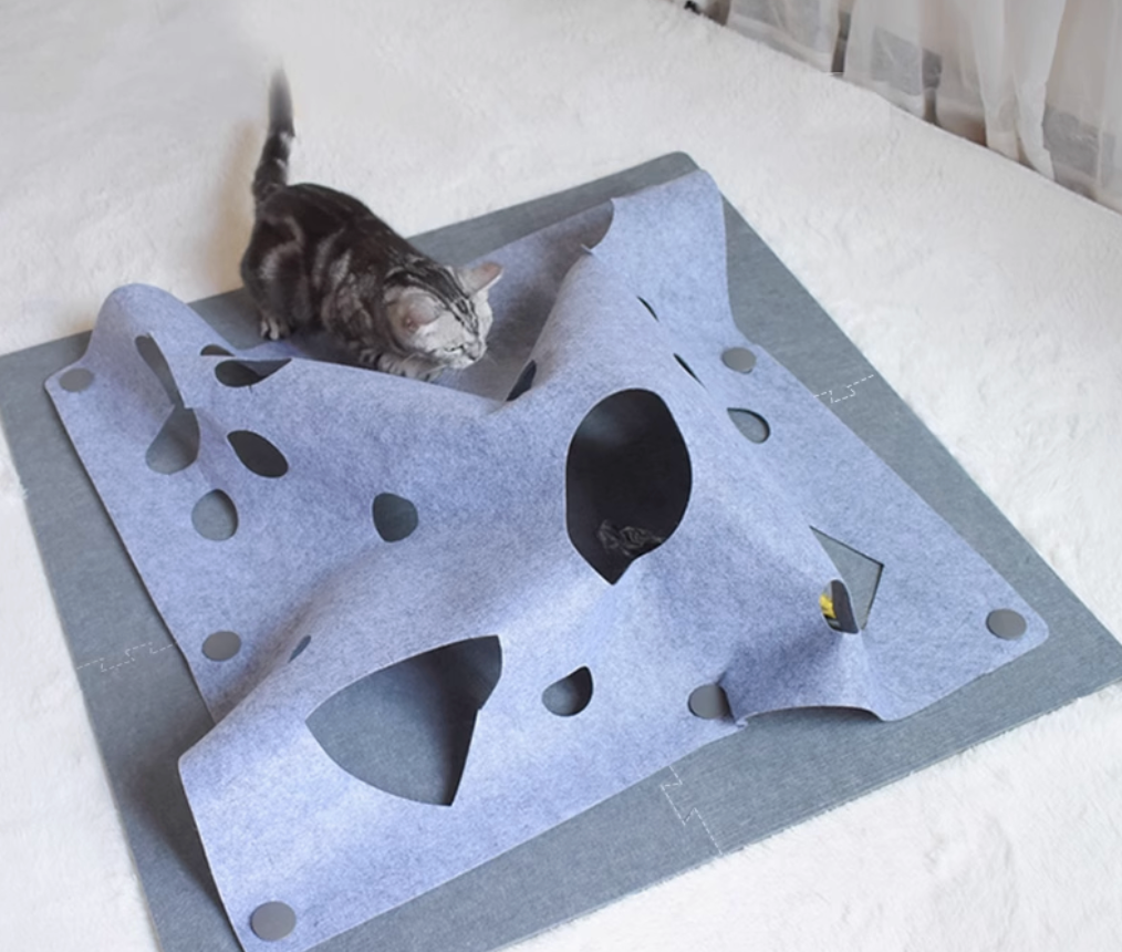 Cat Play Rug Maze – Interactive Tunnel Mat for Agility, Fun & Exploration