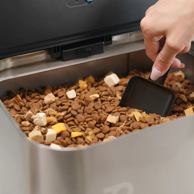 Criseal 200 SS Auto Vacuum Pet Food Container
