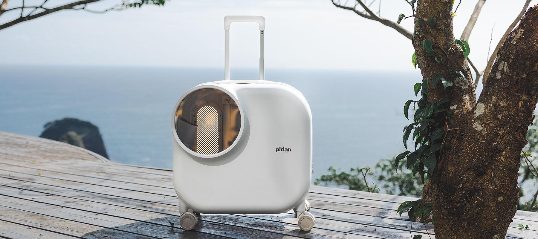 Wheeled Pidan Smart Pet Traveler with LED lights and ventilation for cats and small pets.