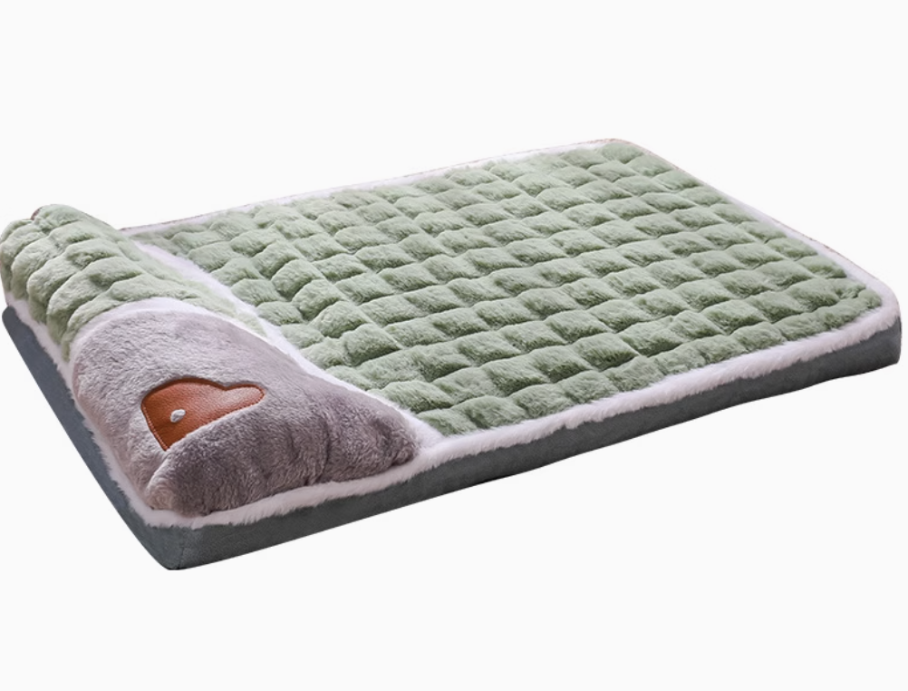 Plush Pet Bed Mat – Thickened Soft Sofa Pad for Cats & Dogs, All-Season Comfort, Machine Washable, Size M/L