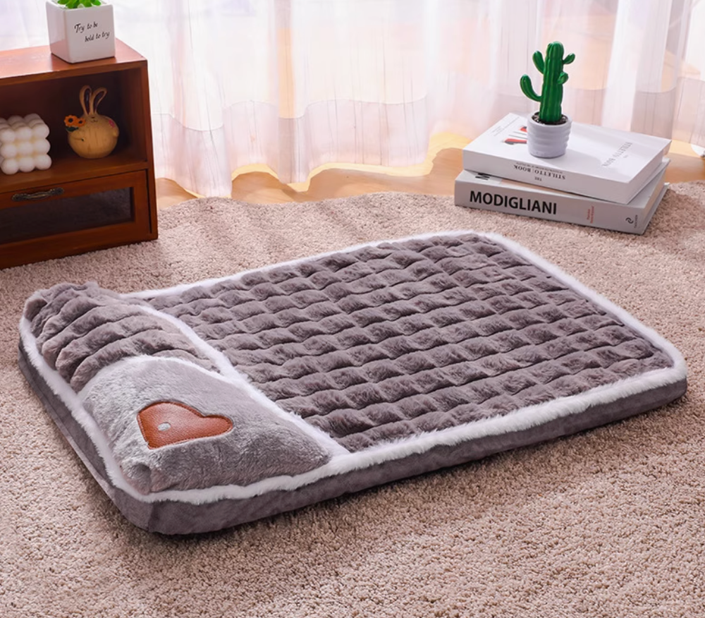 Plush Pet Bed Mat – Thickened Soft Sofa Pad for Cats & Dogs, All-Season Comfort, Machine Washable, Size M/L