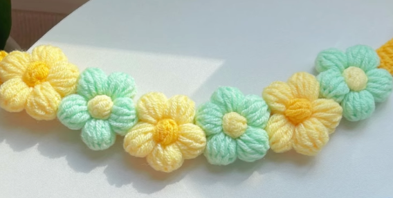 Handmade 3D Yarn Flower Pet Collar – Cute Decorative Accessory for Cats & Small Dogs