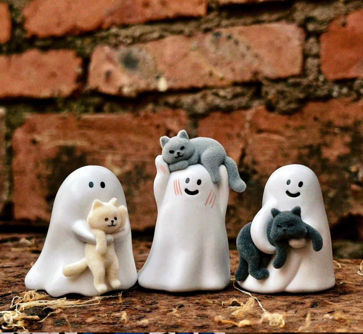 Mini Glow-in-the-Dark Ghost & Cat Blind Box Collectible Figure – Cute Gift