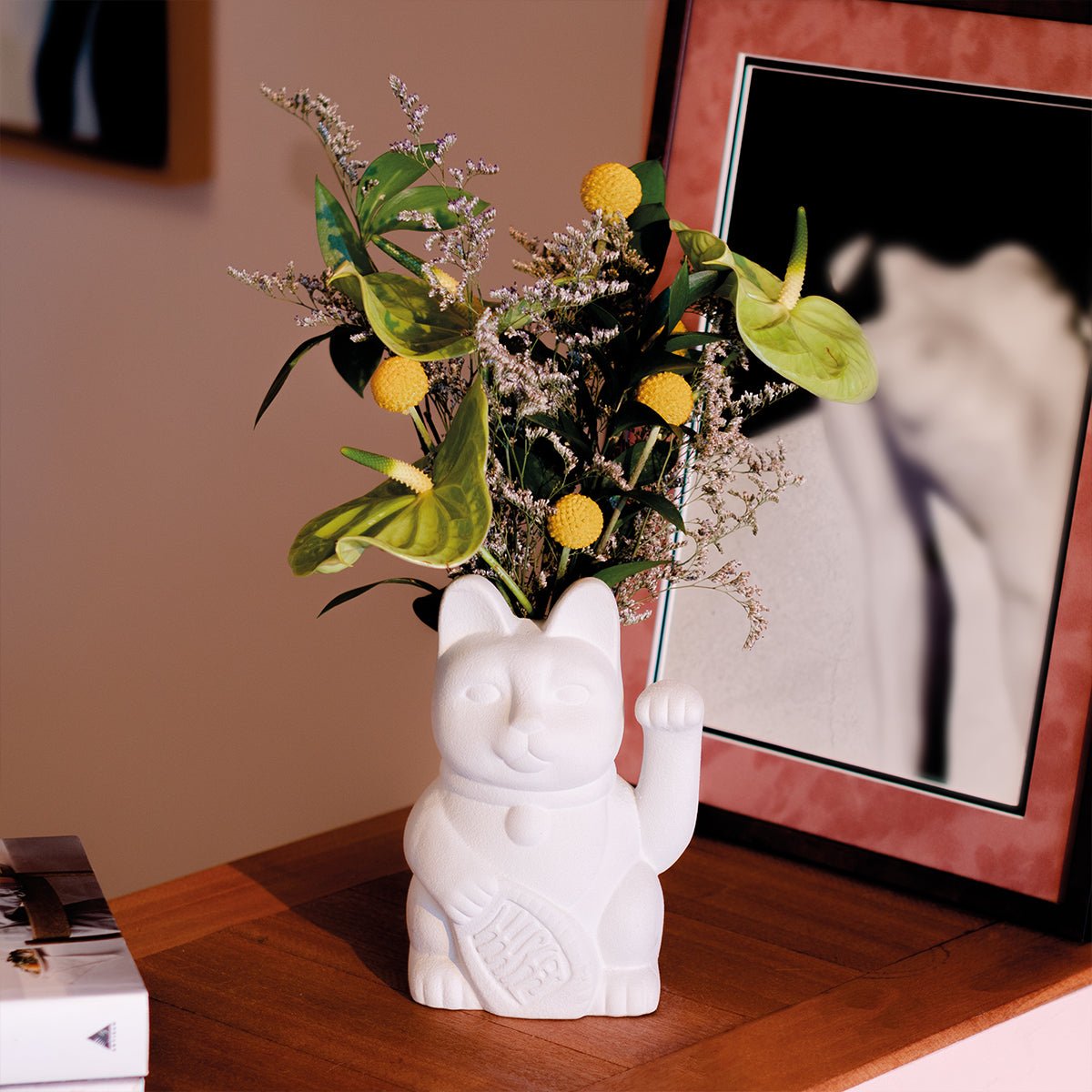 Elegant Neko White Vase: A Touch of Japanese Charm - PAWS CLUB