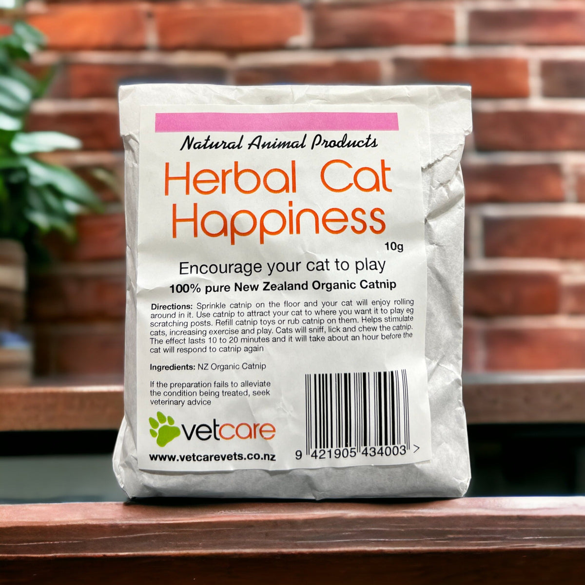 Organic NZ Catnip: Herbal Cat Happiness in 10g Pouch - PAWS CLUB