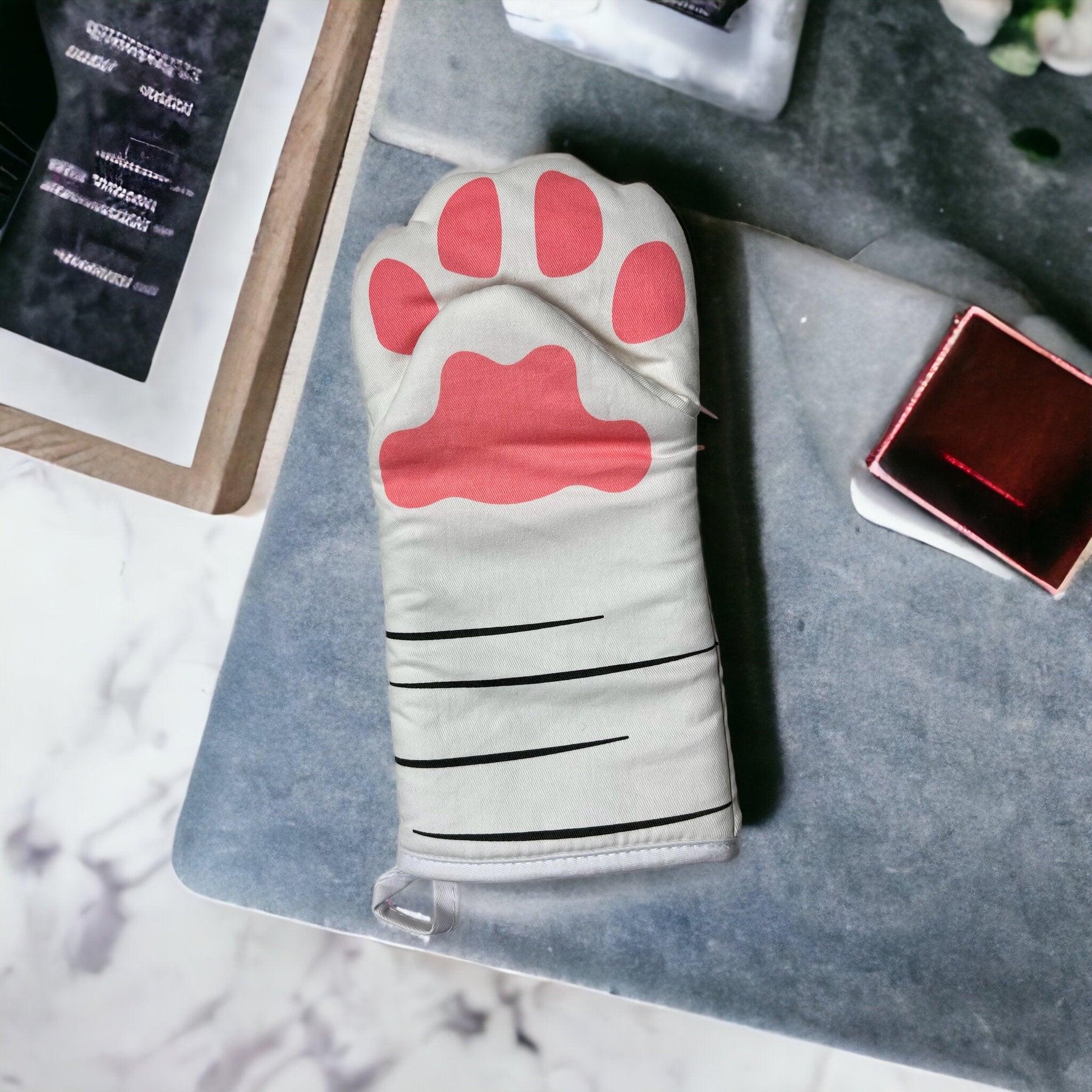 Purrfect Paws: Whisker-Approved Oven Gloves! - PAWS CLUB